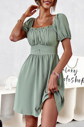 Vestido de fiesta mini de corte A con mangas cortas en color lila